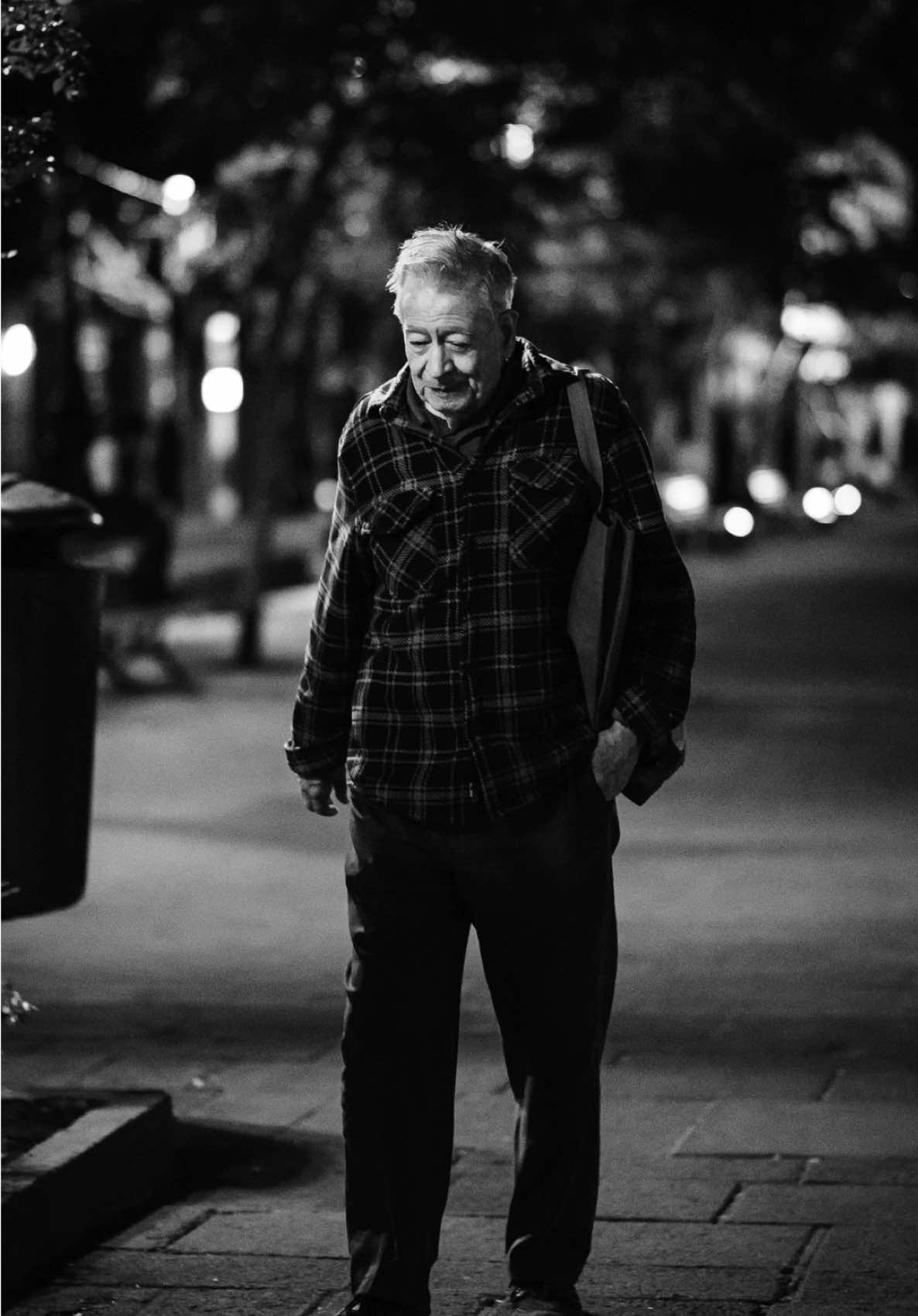Guadalajara Streets 📷 🇲🇽 . . #street #streetphotography #streetphotographer #streetphotographers #guadalajara #gdl #mexico  #blackandwhite #blackandwhitephotography #guadalajarajalisco #nikonzf #shotonnikon #nikonmx #people #nightphotography 