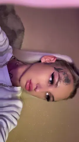 👤