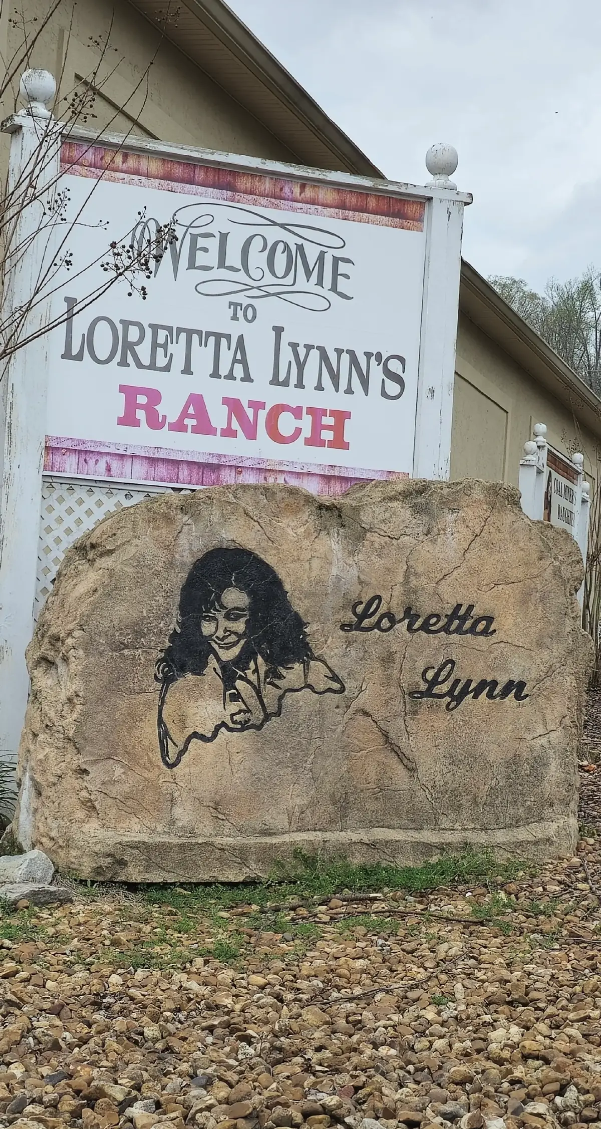 I visited Loretta Lynn's Ranch in Hurricane Mills, Tennessee this weekend.  The museum was absolutely loaded with personal photos and clothing, awards and recognitions, albums, artwork, personal notes from family and friends, vehicles, and everything else you can possibly think of. If you are a fan of Loretta, this is a must see! #lorettalynn #museum #hurricanemills #tennessee #country #ranch #tourbus #conwaytwitty #crystalgayle #coalminersdaughter 
