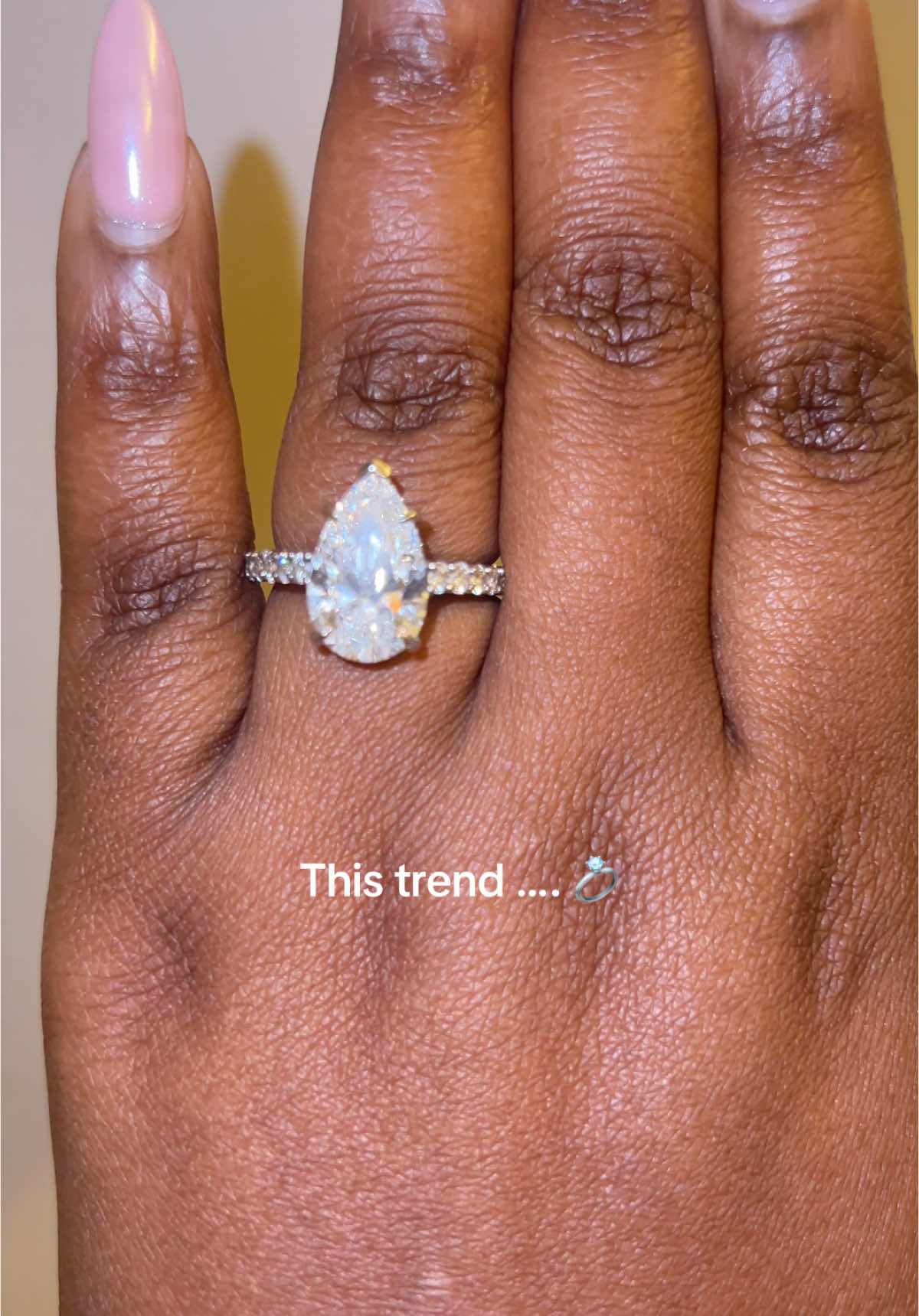 💍💍💍 #engaged #engagementring #6karat #rock #relatable #viral #viraltiktok #fyp #fypシ゚viral 