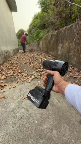 Este es el soplador de hojas más eficiente del mundo. Lo que antes tomaba horas, ahora se resuelve en minutos gracias a su diseño compacto y su potente batería de litio. Aunque parece un juguete, tiene la fuerza de una tormenta. Ideal para quienes valoran su tiempo y aman la eficiencia. #TecnologíaÚtil #HerramientasInteligentes #SopladorDeHojas #LimpiezaRápida #Innovación #AmoMiJardín #SolucionesModernas #datoraro #extradato Disclaimer: This information is taken from the internet which may or may not be true we do not want to spread any fake news. The content provided by this channel is meant for EDUCATIONAL PURPOSE only. Copyright Disclaimer:- Under section 107 of copyright Act 1976, allowance is made for FAIR USE for purpose such a criticism, comment, news reporting, teaching, scholarship and research. Fair use is as permitted by copyright statues that might otherwise be infringing. Non-profit, educational or personal use tips the balance in favor of FAIR USE.