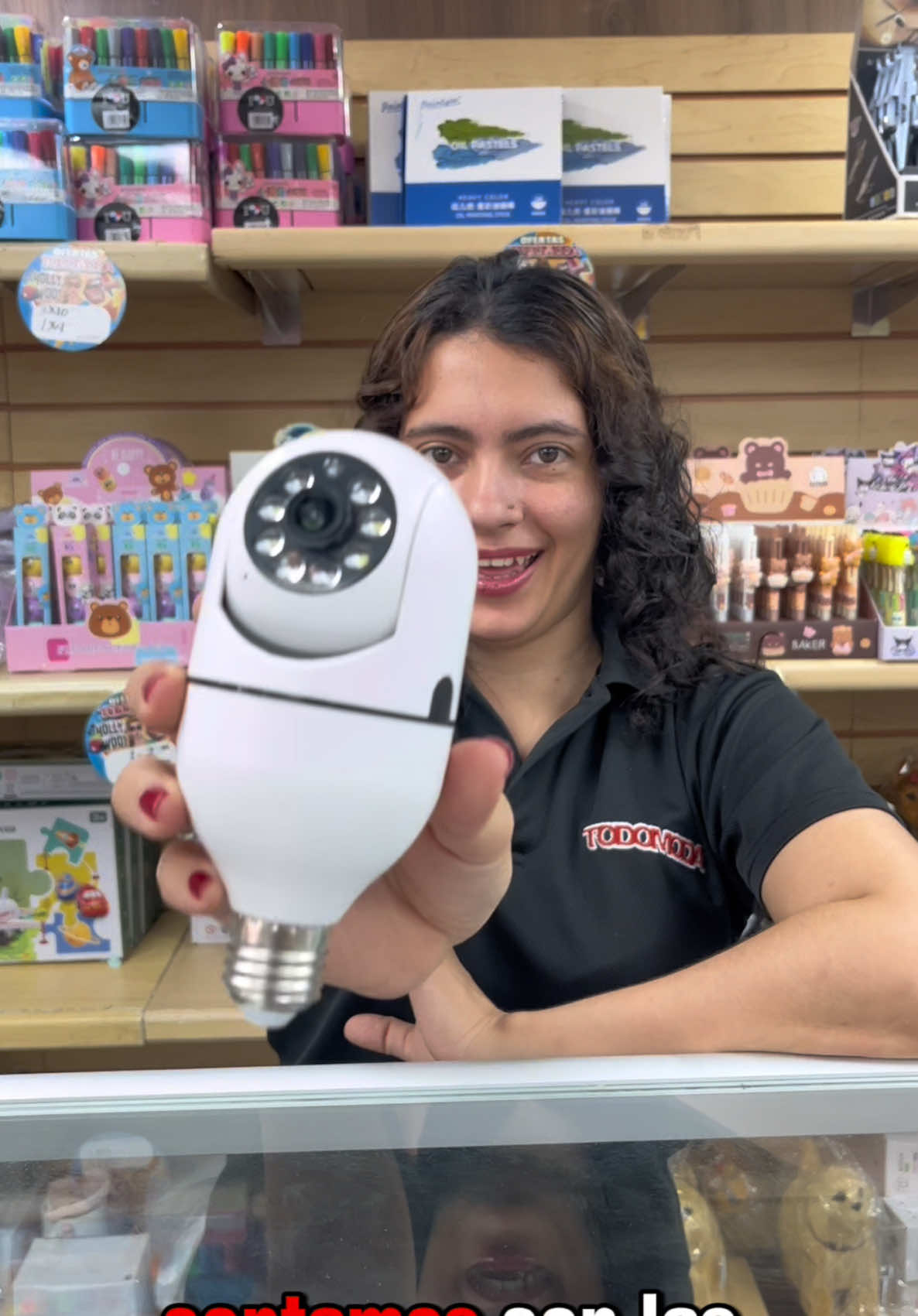 Miren está increíble foco cama que acaba de llegar a todomoda con el mejor precio del mercado ❗️❗️❗️😱😱😱 Solo enroscas conectas al wifi y listo ✅  Envíos a toda Panamá 🇵🇦 