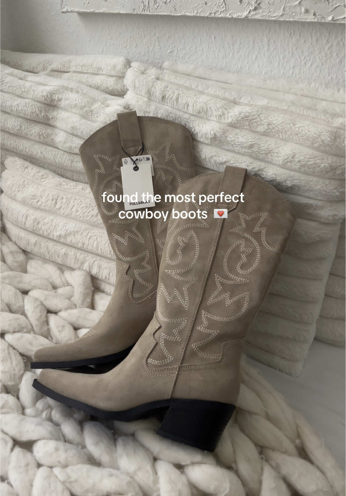 summer is cowboy boots season 🫶🏽 #cowboyboots #fashion #ootdfashion #cowboybootsoutfit #stockholmstyle #OOTD #cowboyboots #cowboyboots #boots #scandinavianstyle 