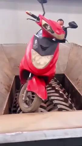 De moto a bicicleta VS Triturador Industrial #shredder #fyp #highlights #shreddermachine #SatisfyingVideo #trituradorindustrial