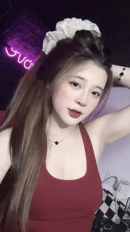 Từng câu, từng chữ người nói ngày hôm đó, tôi đều khắc sâu vào trong lòng. Về tính cách của tôi, tôi nợ người một lời xin lỗi. Còn về lời nói và hành động, người có xin lỗi tôi đến hết đời này tôi cũng cảm thấy không xứng..☺️👍