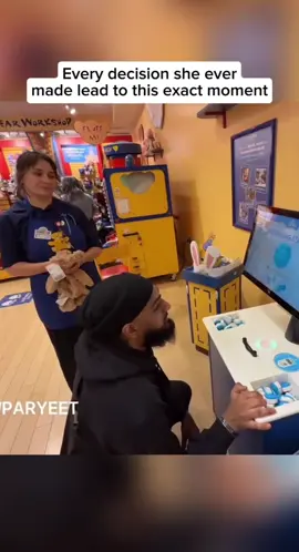 I wonder what she was probably thinking😭 #fyp #funny #buildabear #singing #confused 