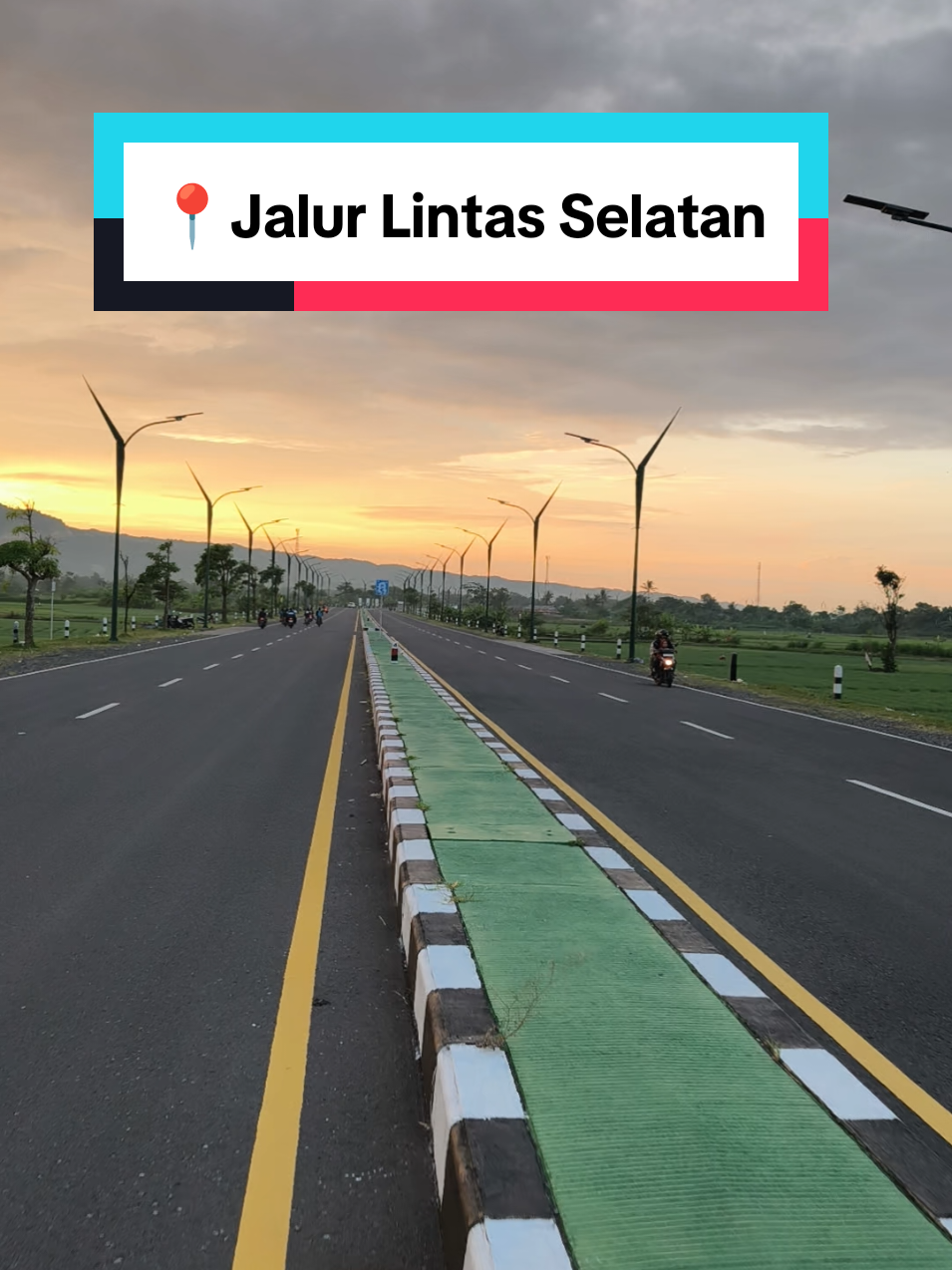 Ketika pengen menikmati sunrise dan akhirnya sesuai ekspetasi  #sunrise #jalurlintasselatan #jembatankretek2 #bantul #fyp 