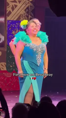First bow as the first Mexican Immigrant to originate a role on a Broadway Musical 🥹🇲🇽  See you this week at @Real Women Have Curves  #fyp #mexico #mexicantiktok #mexican #musicals #broadway #teatro #musicales #bodypositivity #curvy #latina #musicaltheatre #spanglish #theatrekid #dreamscometrue 