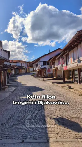 🎶 Petrit Çarkaxhiu – “Trandofili” Pamje prej lagjes së vjetër të Gjakovës – aty ku çdo gur ka një tregim 🏘️✨ 🎥 Skenat e xhiruara nga @qiellicreative #gjakovamap #kosova #cityview #traditional #culture #StreetStyle #oldarchitecture #shqip #OldTownVibes #Balkan #Historike #oldbutgold #Gjakova