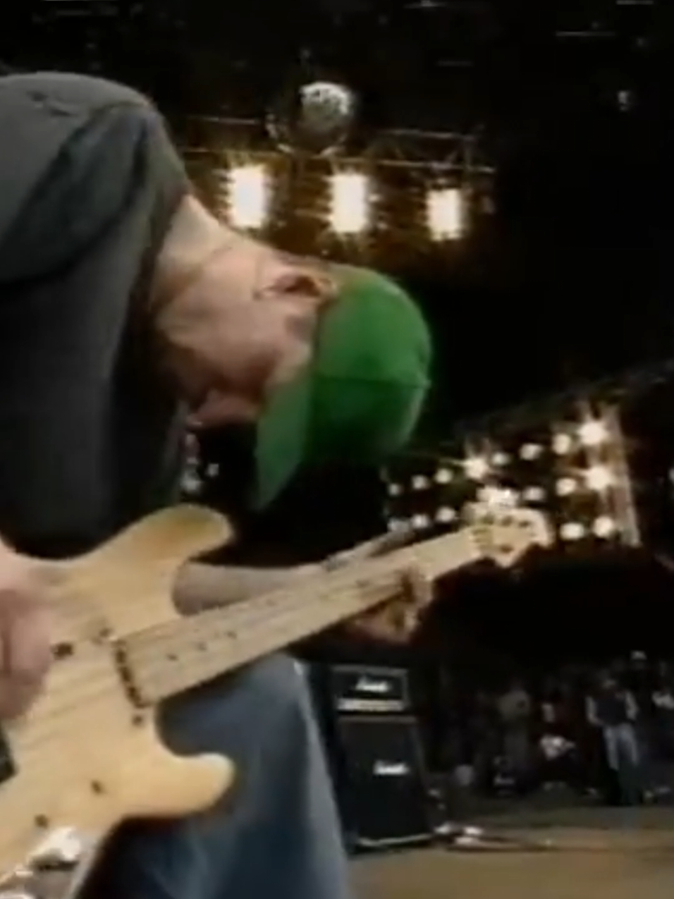 Rage Against The Machine - Killing In The Name (Part1) #rageagainstthemachine #killinginthename #intro #live #90smusic #electricguitar #guitarbass #bass #loud #legend 