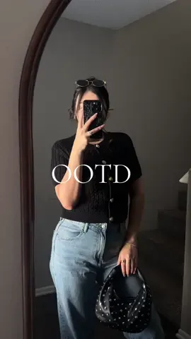 Outfit of the day!🖤 Top + pants: @H&M  #outfitinspo #OOTD 