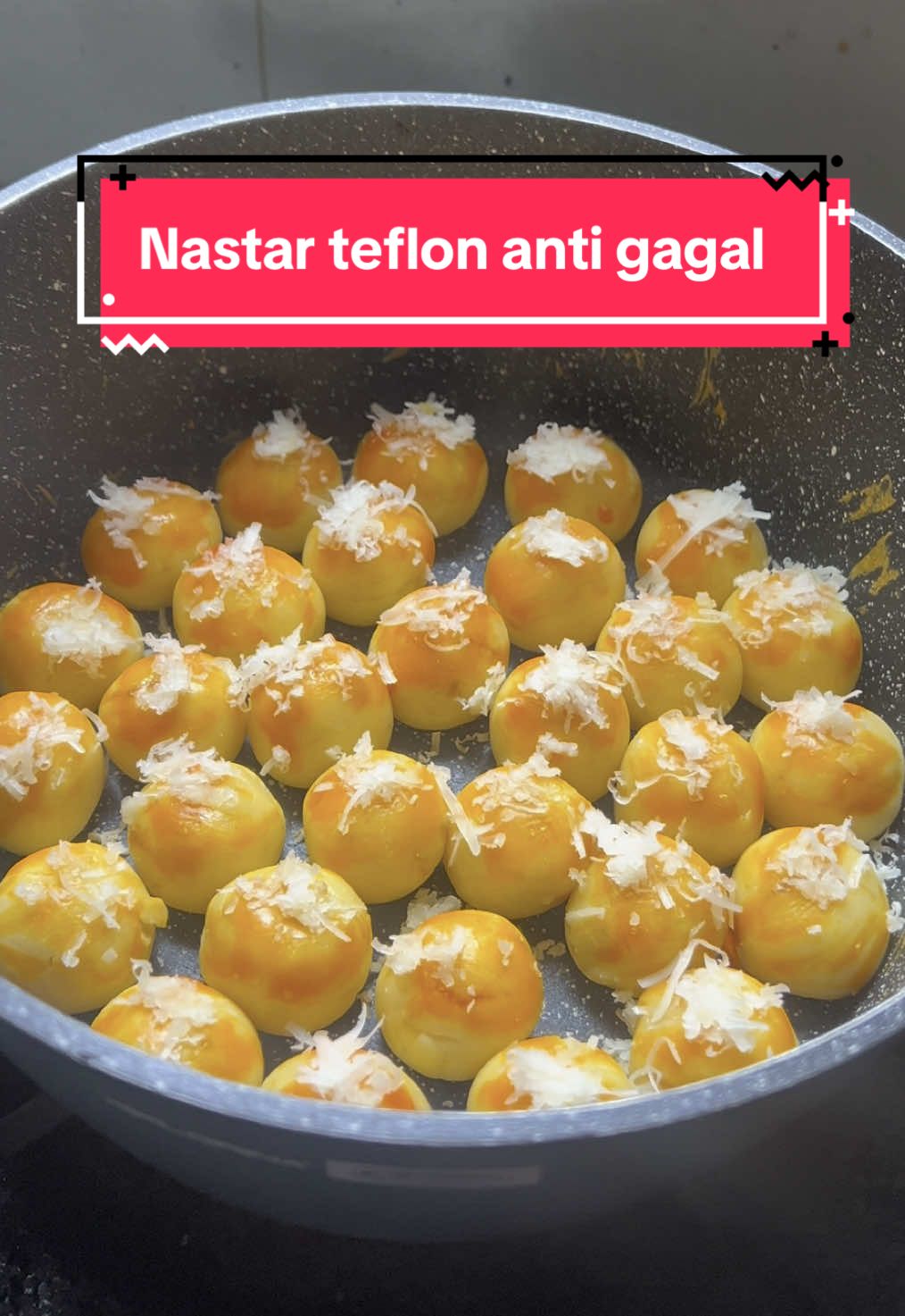 Coba aja tau dari dulu cara buat nastar anti gagal gini, tepungnya lembut dan nanas nya lumer dimulut, tips nih buat yg ga ada oven dirumah bisa banget pake Teflon aja udh mantep👍🏻😍 #nastarteflon #fypシ゚ #nastar 