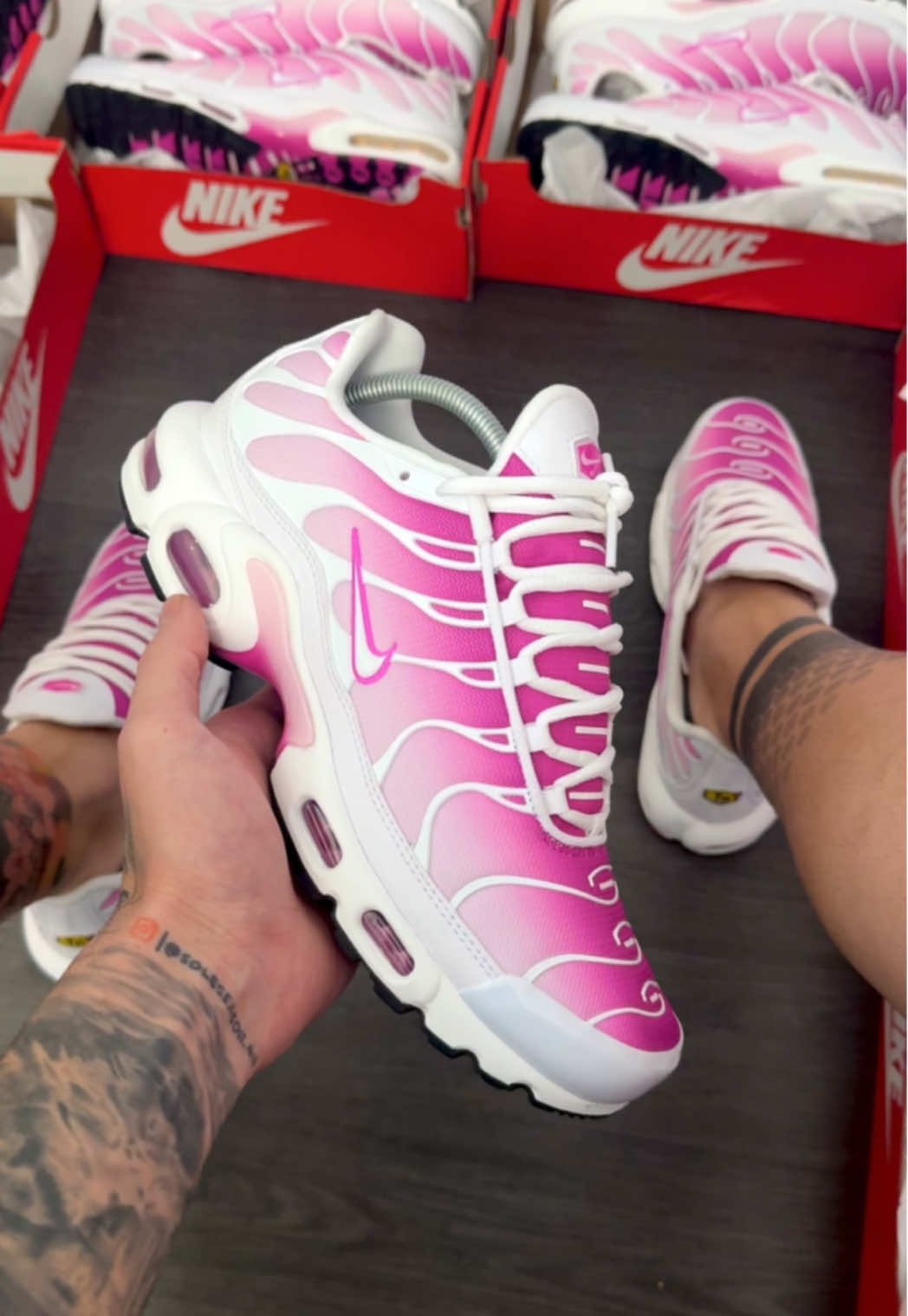 Sheeesh!! 😮‍💨 The areas newest tn 😂 Pink Fades 2.0 - 2025 #niketn #pink #airmaxplus #tns #sneakers #onfoot #eshay 