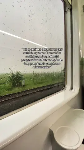 padahal udah ngerantau 10 tahun dari SMP-kuliah tapi pas kerja rasanya beda dan selalu nangis di kereta tiap balik ke perantauan🥺