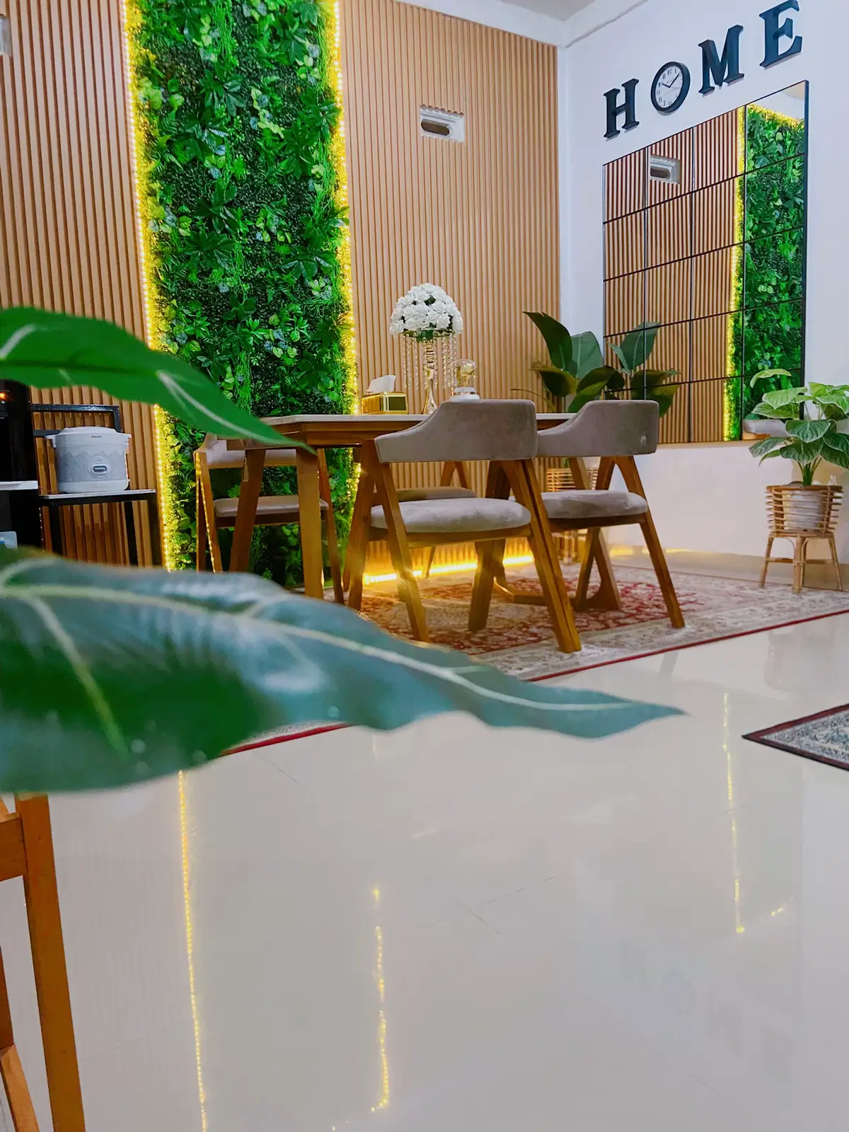 Ruang makan minimalis estetik. Smoga menginspirasi ya 🥰#homedecor #rumahminimalis 