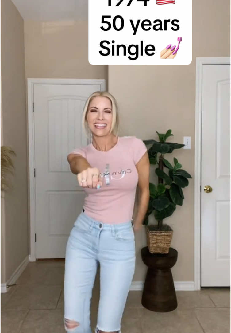 Single American woman #livingalone #over30 #singlewoman 