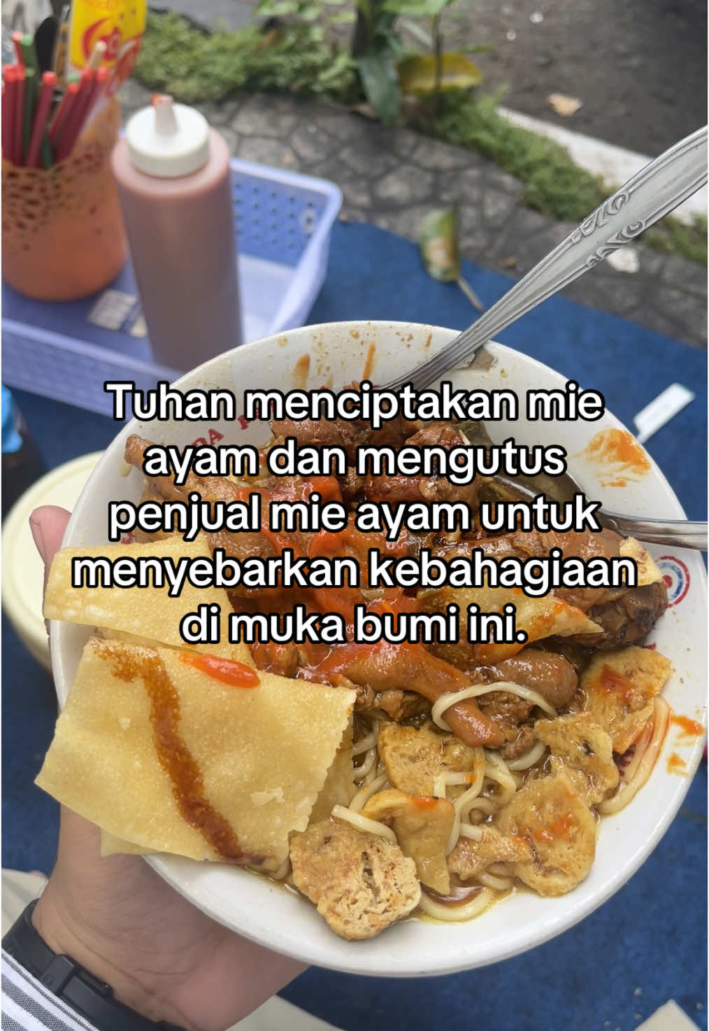 tinggal di indo ke tolong sama mie ayam doang anjir makasih mie ayam makasih yang udah nyiptain mie ayam kamu dijamin masuk surga