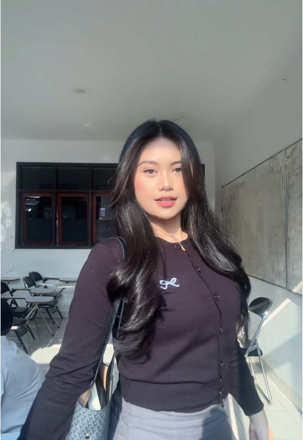 outfit kuliah cek