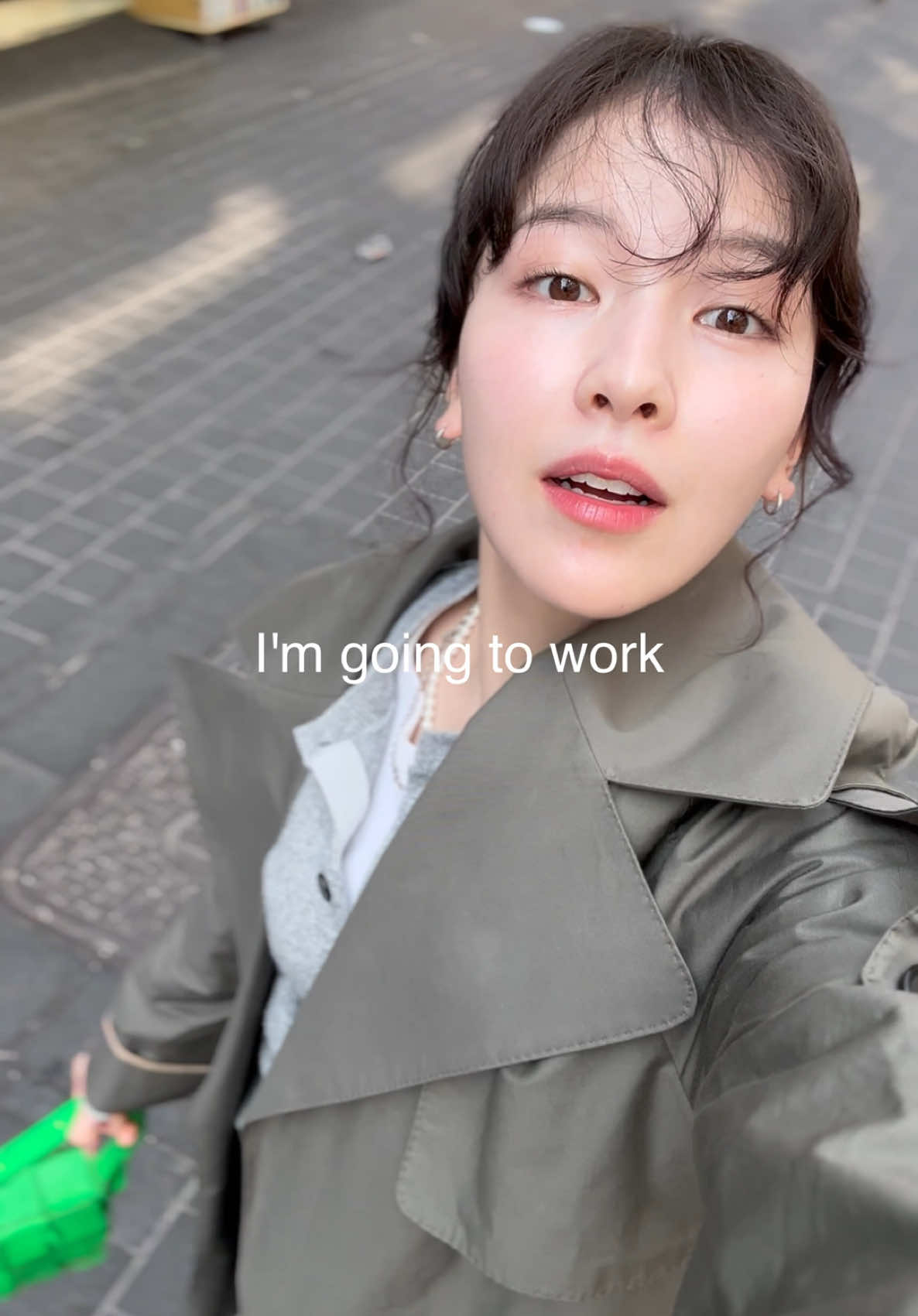 韓国🇰🇷Day2  久しぶりに8時間睡眠できました😴 酵素玄米がないから、朝ごはんはオレンジジュースで お腹を休憩🥹🍊 South Korea 🇰🇷 Day 2  I finally got 8 hours of sleep after a long time 😴  Since there's no enzyme brown rice,  I had orange juice for breakfast to give my stomach a break 🥹🍊 اليوم الثاني في كوريا 🇰🇷  لقد نمت 8 ساعات لأول مرة منذ فترة 😴  لأنه لا يوجد أرز إنزيمي،  فإفطاري كان عصير البرتقال لأخذ استراحة لبطني 🥹🍊 เกาหลี🇰🇷วัน2  นานๆ ทีได้หลับ 8 ชั่วโมง😴  ไม่มีข้าวกล้องหมัก  เช้านี้เลยดื่มน้ำส้มเพื่อให้ท้องได้พัก🥹🍊 한국🇰🇷Day2  오랜만에 8시간 잠을 잘 수 있었어요😴  효소현미가 없어서,  아침은 오렌지 주스로  배를 쉬게 했어요🥹🍊 #skincare #Vlog#korea #morning#morningvlog#韓国#明洞