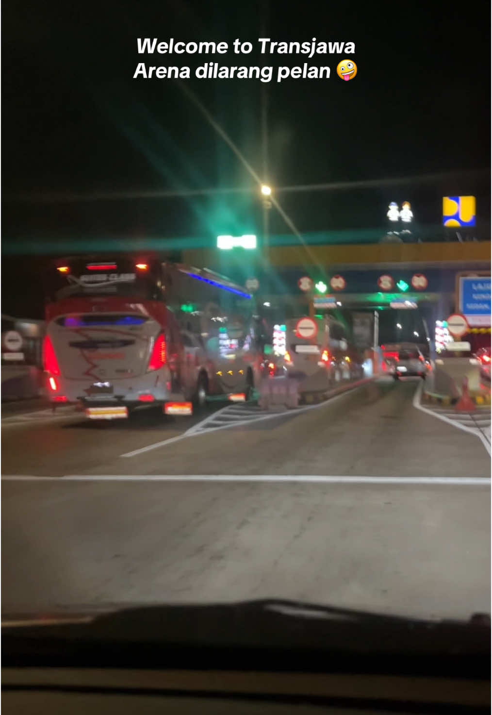 Bersama bus-bus derrraaaggg 🚌💨💨💨 innova 1tr wajib isi bensin fulltank biar ga bolak balik SPBU 😂 🦖💨💨💨 #mudik #mudiklebaran #transjawa #transjawarace #kalikangkung #gtkalikangkungsemarang #bussahaalah #sahaalah #videobus #bismania #innova #kijanginnova 