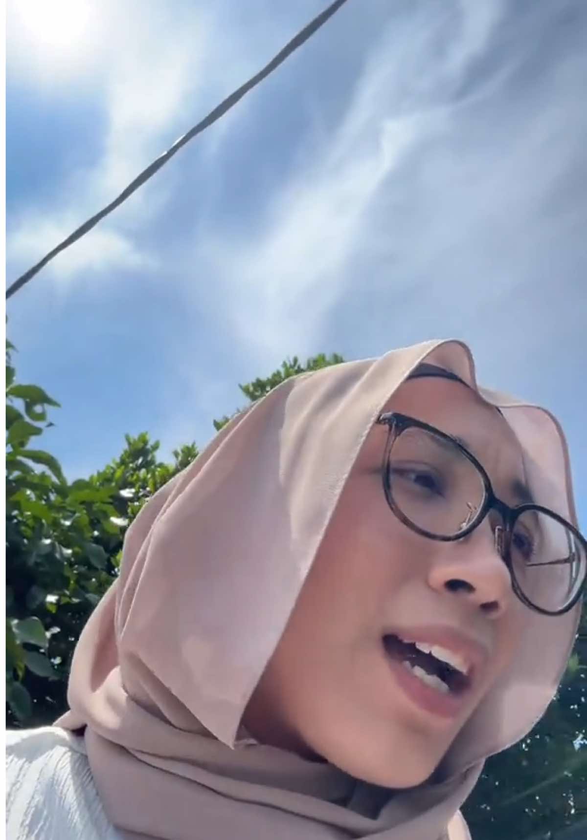terima kasih kepada rakan rakan yang menjadi emotional support saya pada hari ini <3