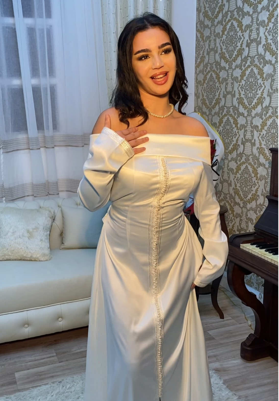 Caftan princesse ✨👸🏻Découvre le Caftan Princesse, un modèle unique en blanc éclatant, parfait pour briller lors d'Une khotba, d'un mariage, d'Une mhiba ou d'Une soirée spéciale ❤️.toutes les tailles sont disponibles, merhba bikom 💋❤️ . . . . #caftan #said #caftanprincesaamira #khotbah #mhiba #mariage #caftanalgerien #femmealgerienne #algeria #خطبة #مهيبة 