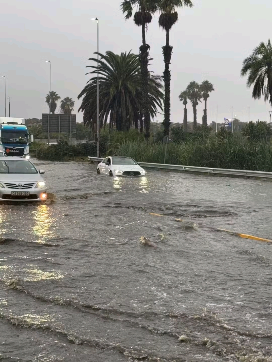 cape town Flood today April 2025 #fyp #flood #rain #storm #capetown #southafrica #april #2025 #latest #news #foryoupage #weather #weatherreport #weatheringwithyou #todayweather #wynberg #kuilsriver #parow #flooded #stellenbosch #paarl #music #tsunami #Home #travel #Fitness #video 