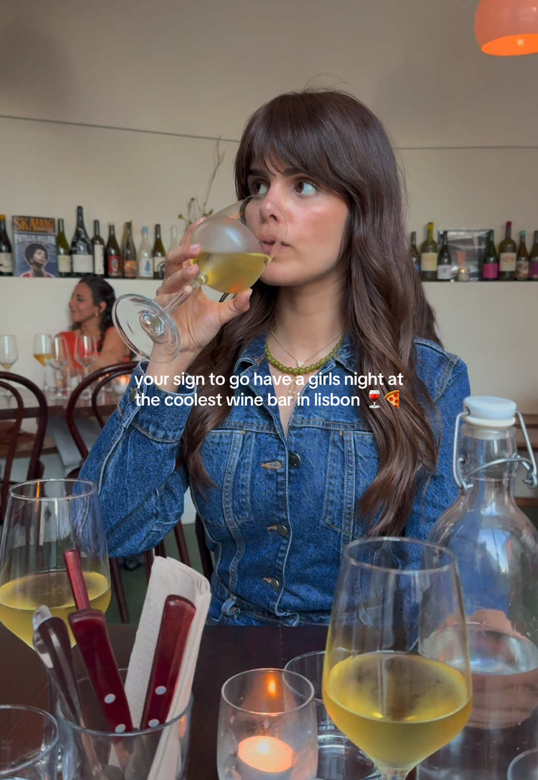 I loved this place so much!! It has such a cool vibe for a dinner date or girls night out! Make sure you book beforehand 🍷👯‍♀️ #lisbonportugal #dateideas #girlsnightout #girldinner #viral #restaurant #winebar #lisbon #fy #fyp #lisbonfood #pizza 