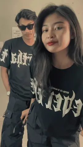 Yaa kali masa belum punya baju couplenya #meisuastore #fyp #ottd #fypage #xybca #couple #oufitcouple #trendingvideo 