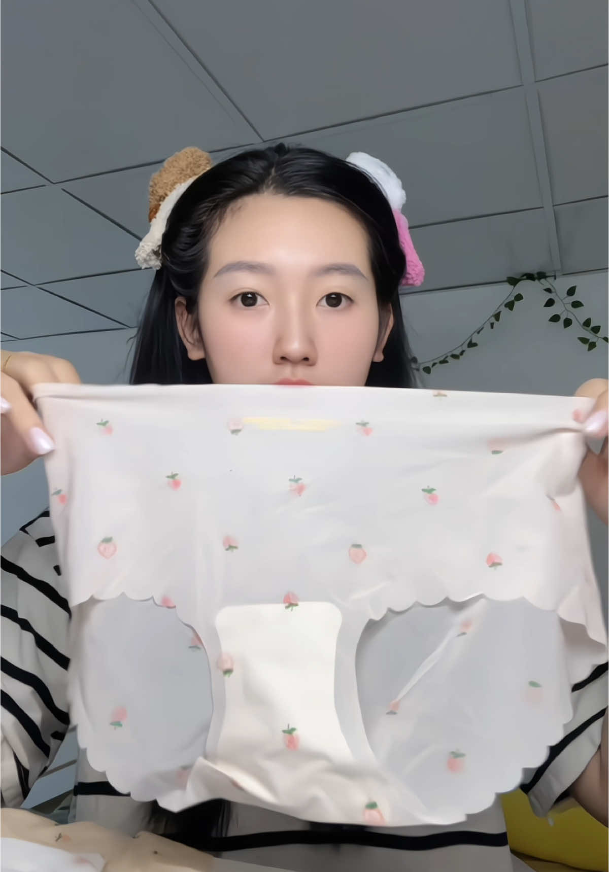 Mạnh dạn lên mấy bà, mấy anh shiper cũng k quan tâm lắm đâu. Đỡ ngại hơn ra chợ ngồi lựa 