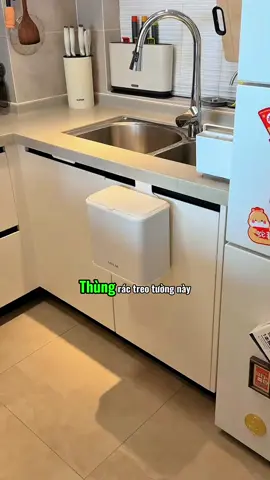 Thùng rác gắn tường trông thật ấn tượng ngay từ cái nhìn đầu tiên. Bạn không cần phải cúi xuống để gọt vỏ hoặc hái rau. Điều quan trọng nhất là nó rất đẹp, tiện lợi và thiết thực!! #thungractreotubep #tienich #thietthuc #giadungnhabep #creatorsearchinsights #jizonguyen 