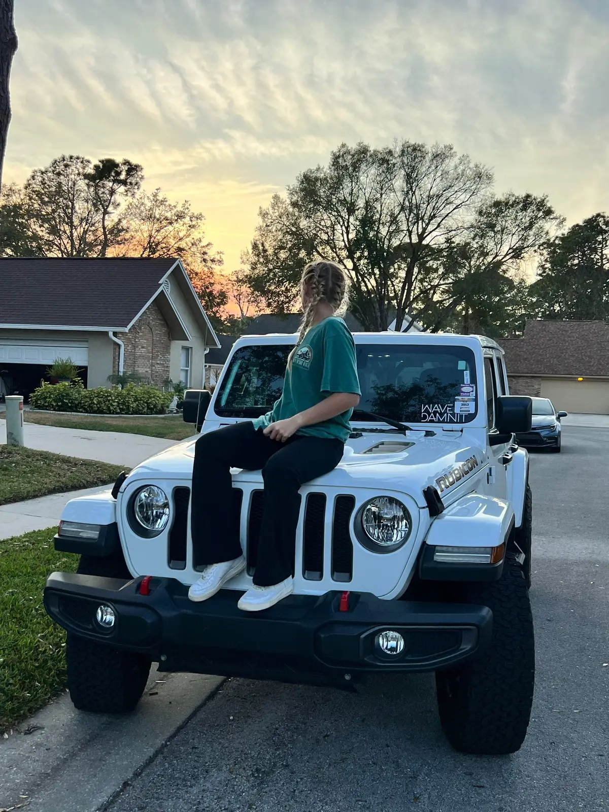 who’s ready for warm nights sitting outside watching the sunset?? I know I am! 🌅 #jeep #jeepwrangler #foryoupage #wrangler #wrangler #fyp #whitejeep #rubicon #spring #puravidaambassador #Summer #florida #tiktokviral #4xe #rubicon4xe #christiantiktok #fyp 