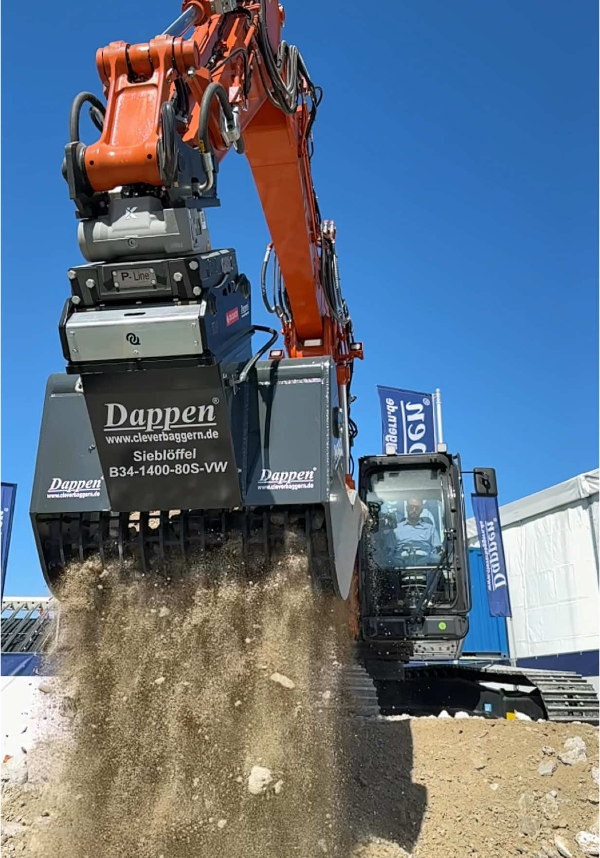 Dappen screening bucket demonstration at Bauma 2025 #bauma2025 #bauma #construction #engineering #heavyequipment 