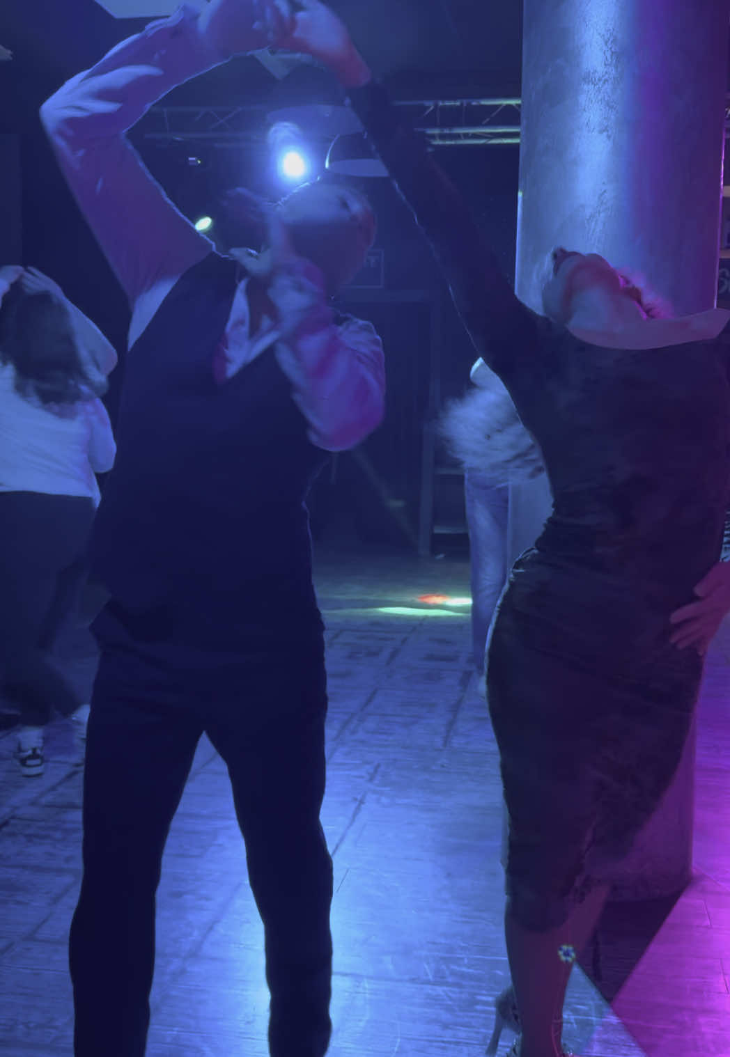 Il momento più bello di una serata salsera?Quando trovi un ballerino che ti guarda negli occhi 👀😅🔥#salsa #feeling #perte #social @Paul Jordan 