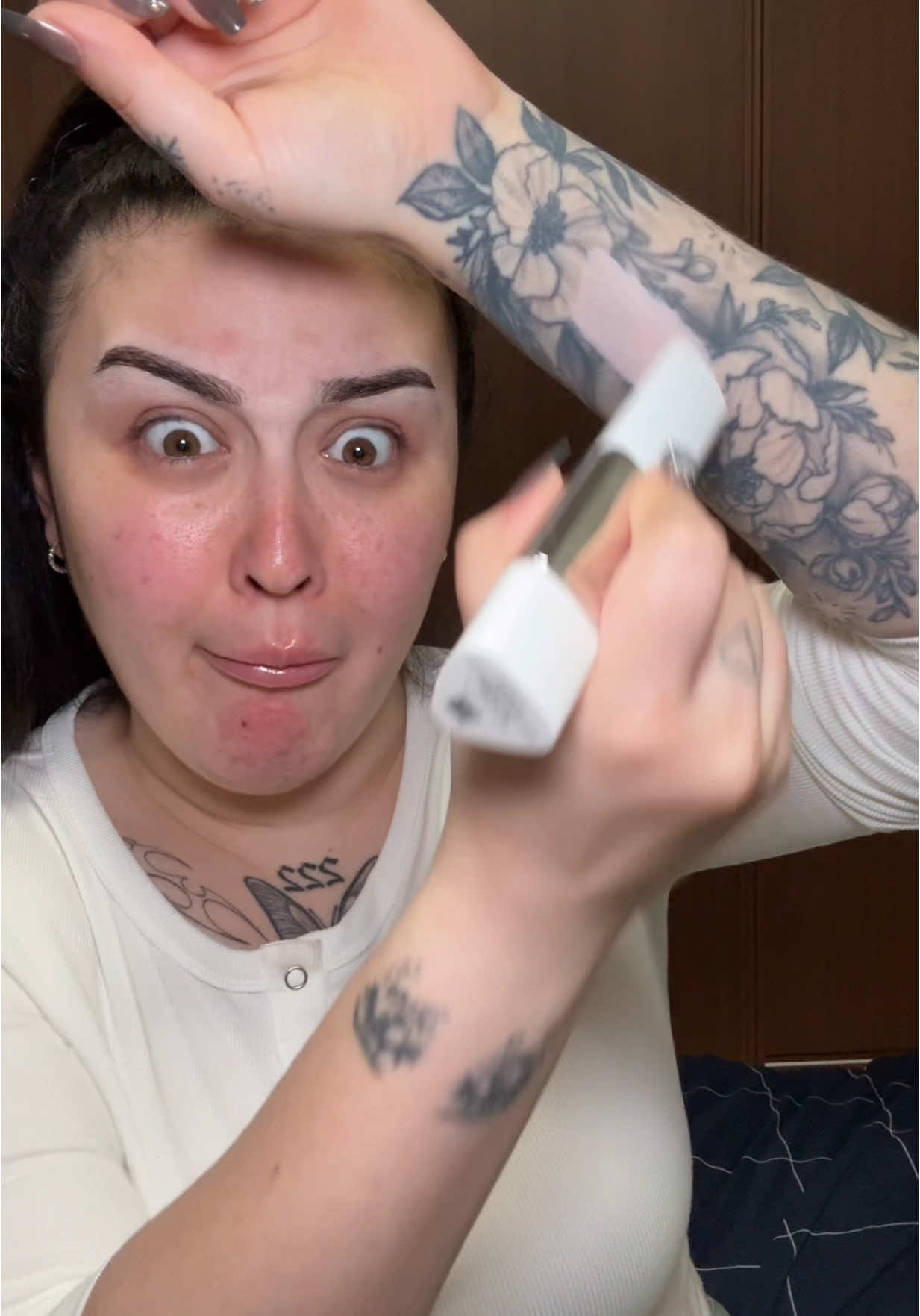 VIRAL KOREAN FOUNDATION COVERS TATTOOS? 🤨 #elroel #foundationstick #foundation #basemakeup #makeuptutorial #fullcoverage #flawless #makeupmusthaves #viralmakeup #beauty
