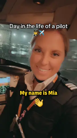 Would you get up at 4:30am to be rewarded with such an amazing view? 😎👩‍✈️🛫 @miathepilot #DHL #logistics #fyp #delivery #dayinmylife #dayinthelife #pilot #femalepilot #aviation 