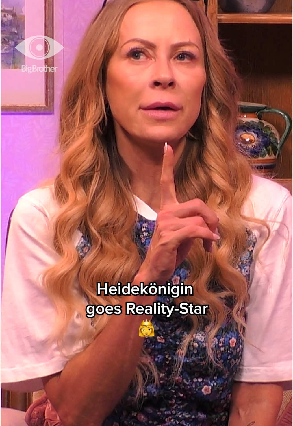 Ein Leben voller Kapitel – Jenny Elvers erzählt ihre Geschichte. 🫶 #BigBrotherDE #BigBrotherDE2025 #whattowatch  👉 „Big Brother“-Tageszusammenfassungen immer montags bis freitags, ab 19:00 Uhr kostenlos streamen auf Joyn.  👉 „Big Brother - Die Show“ - montags bis freitags, um 19:15 Uhr live auf sixx oder kostenlos streamen auf Joyn.  👉 „Big Brother – 24 Stunden Livestream“ live auf Joyn.