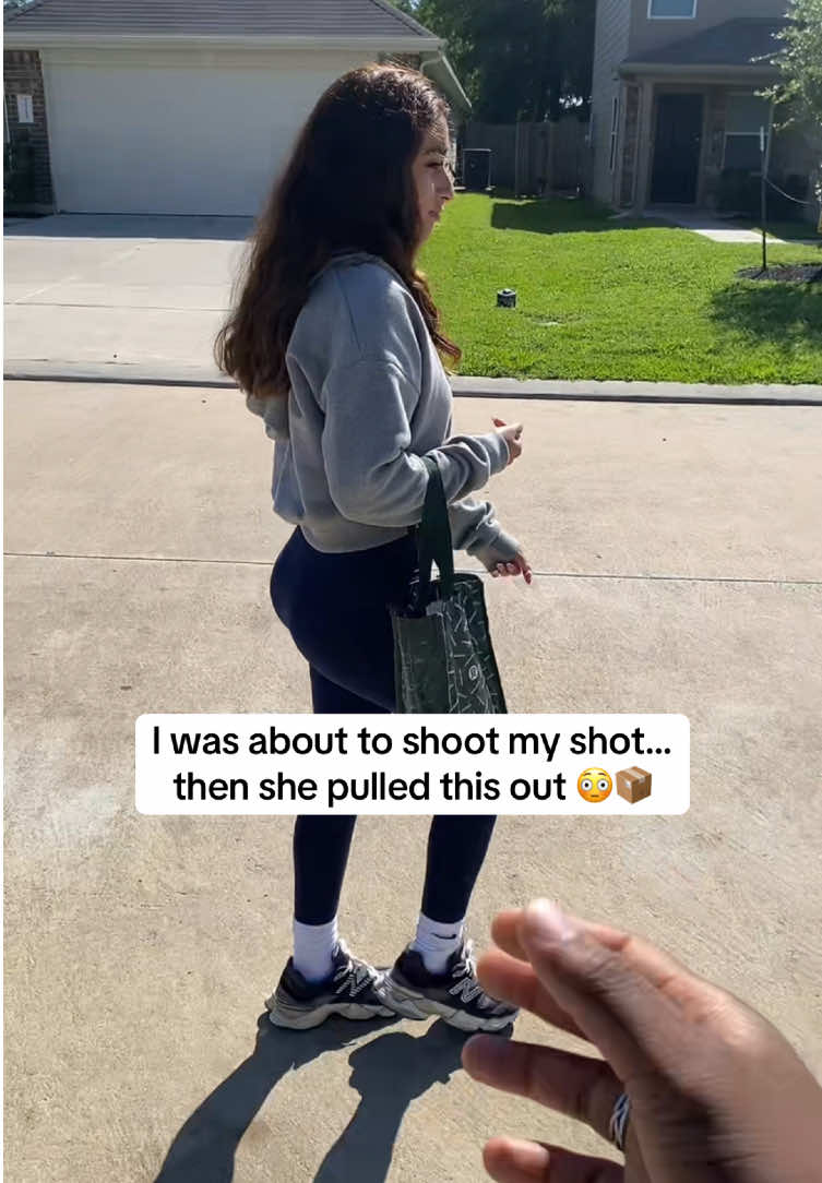 I was about to shoot my shot… then she pulled this out 😳📦 #glutes #tiktokshop #bbl #workout #glutesworkout 