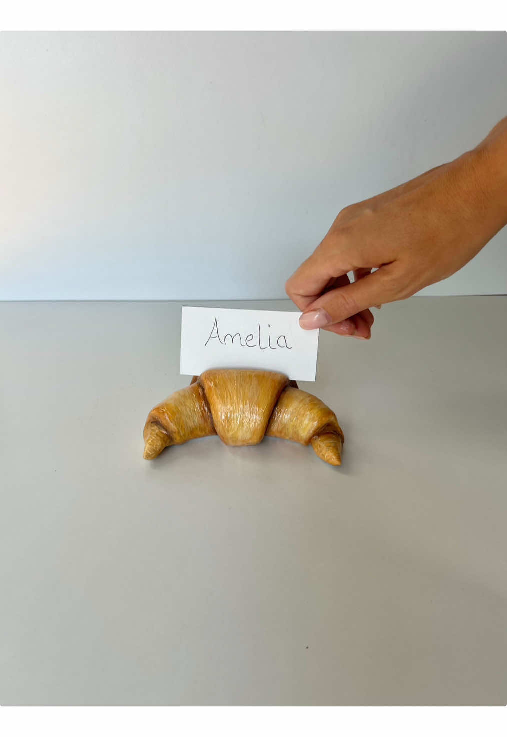 Place cards never looked so delicious 🥐😋 #airdryclay #pottery #clayart #diycrafts #croissant #craft #dinnerparty #tablescape 