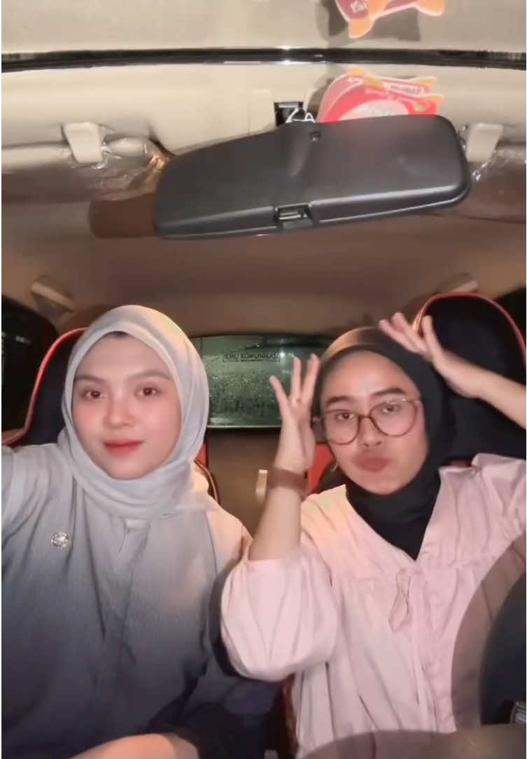 April A nya apaaa ?  Aduh abang bukan maksud ku begitu, masalah stecu bukan berarti tak mau .. #stecu #dancestecu #dcstecu #dance #dancetiktok #dancechallenge #fyp #fypsound 