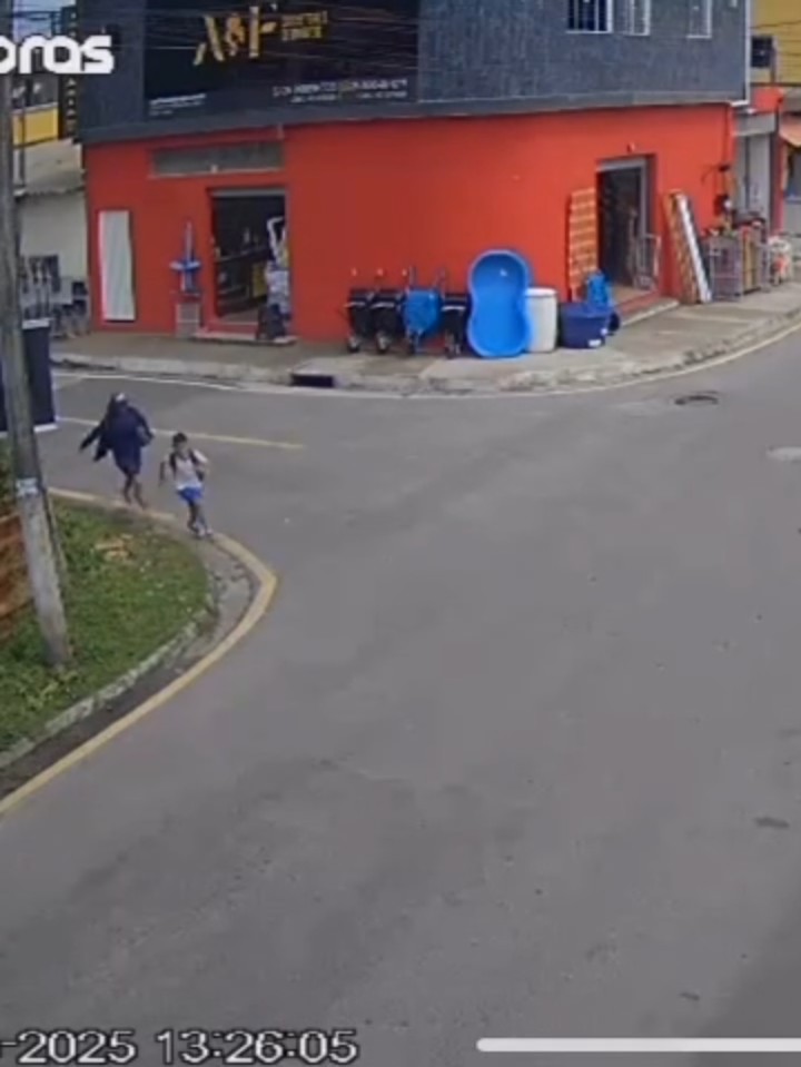 🚨 URGENTE – SEQUESTRO DE CRIANÇA! Um caso assustador foi registrado no Parque Mambucaba, em Angra dos Reis (RJ). Segundo relatos, uma criança foi sequestrada no local, causando pânico entre moradores e visitantes. 👮‍♂️ A polícia foi acionada e já está investigando o caso. 📢 Compartilhe essa informação para que mais pessoas fiquem atentas e ajudem nas buscas. ⚠️ Toda atenção é pouca quando se trata da segurança dos nossos pequenos. 🎥 Vídeo: reprodução/internet #Sequestro #AngraDosReis #ParqueMambucaba #CriançaDesaparecida #Urgente #NotíciaDeÚltimaHora #Segurança #RJ #Polícia #Investigação #Alerta #NotíciasDoBrasil #foryou #fyp #Brasil #Compartilhe