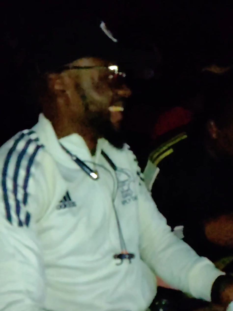 On part pleurer à la veillée mais les Mbolé man nous font danser pourquoi ?! 😭😭 #visibilité  #insights #camerountiktok🇨🇲 #creator #mbole237 #mbole @Moa Mekaa 🇨🇲 @MOCTAR EL SALIM🇨🇲 @PETIT VIRUS🎤🎼🇨🇲 