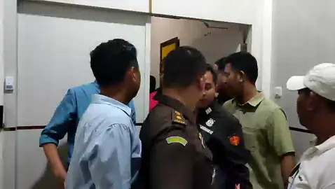 mantan Wakil Wali Kota Palembang periode 2016-2023, Fitrianti Agustinda, resmi  ditahan oleh Kejaksaan Negeri (Kejari) Palembang pada hari Selasa, 8 April 2025. Penahanan ini terkait dengan kasus dugaan korupsi pengelolaan dana di Palang Merah Indonesia (PMI) Kota Palembang, di mana Fitrianti Agustinda menjabat sebagai Ketua PMI Kota Palembang periode 2019-2024. Suami Fitrianti Agustinda, Dedi Sipriyanto, yang menjabat sebagai Kepala Bagian Administrasi dan Umum Unit Transfusi Darah (UTD) PMI Kota Palembang, juga ditahan dalam kasus yang 