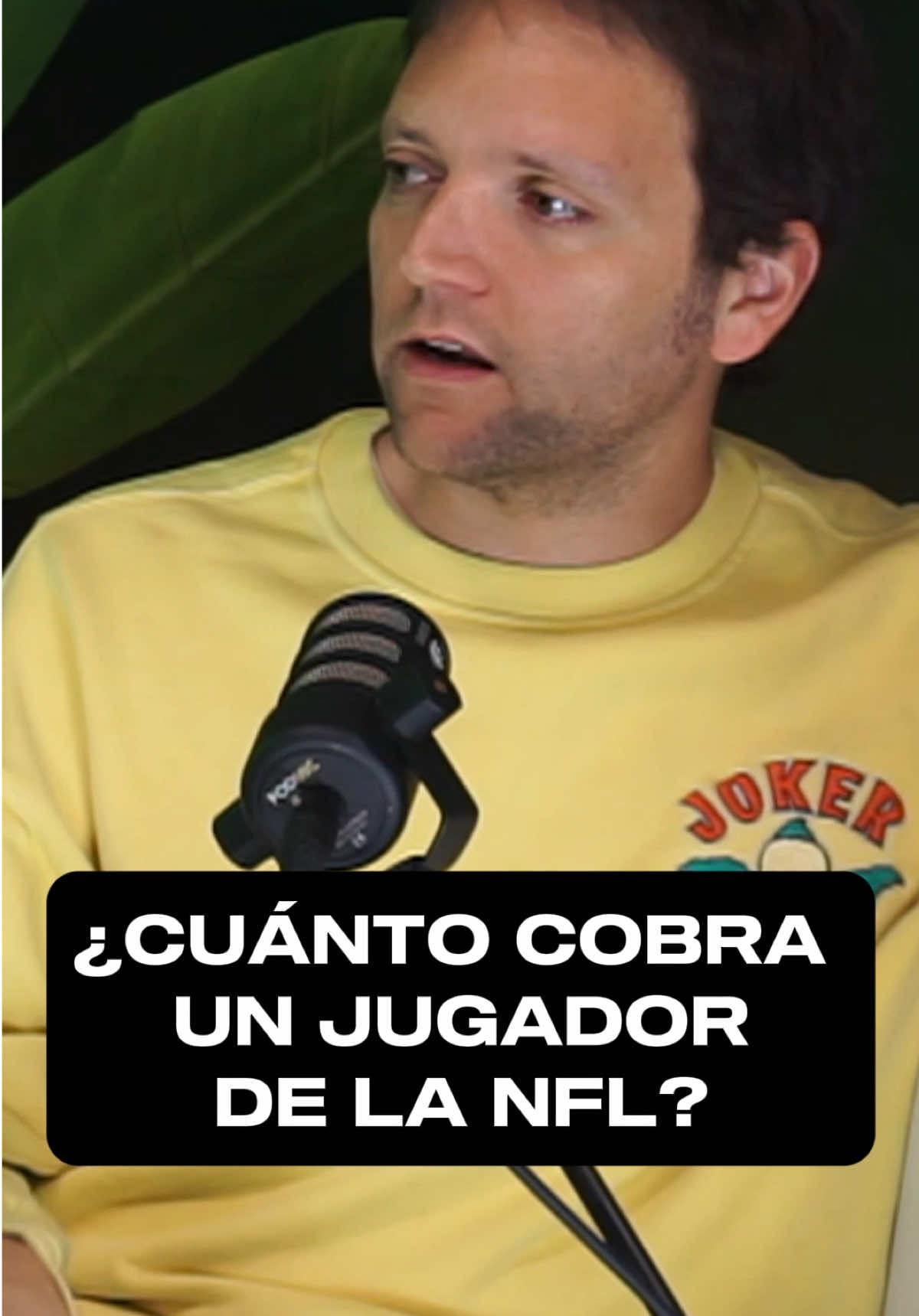 🤑 ¿CUÁNTO COBRA un JUGADOR de la NFL? 🎥 Episodio completo con @campoyjournal en YouTube. Link en bio 🔗 #befootballtalks #diegocampoy #campoy #nfl #futbolamericano #futbolamericano🏈 #football #dinero 