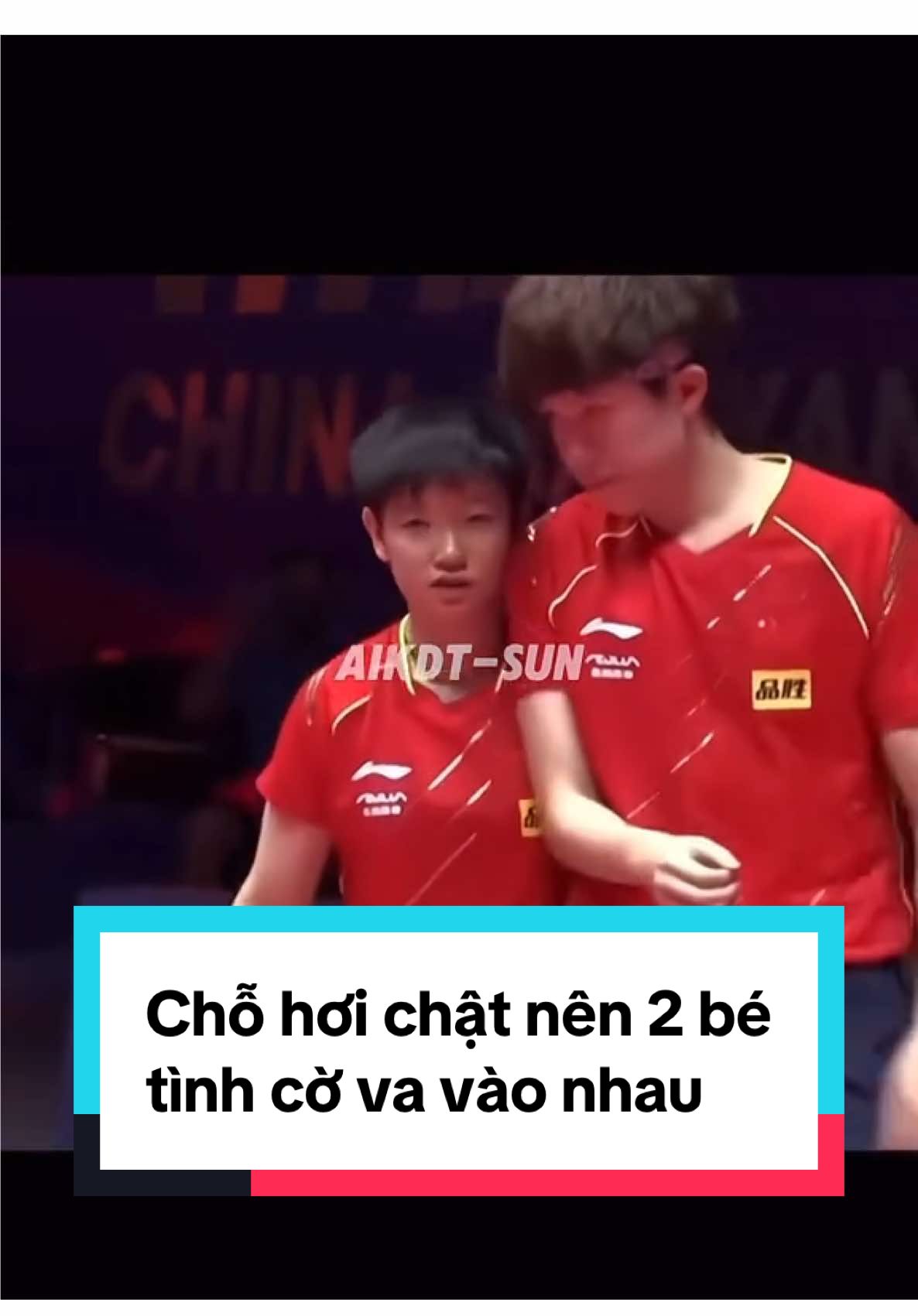 Chỗ hơi chật nên hai bé tình cờ va vào nhau 🤭🤭🤭 #Shatou #5114 #tabletennis #Datou #WangChuqin #Shasha #stp #xh #SunYingsha #shatoumoment #sports #fyp 