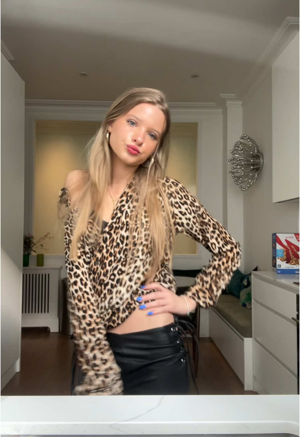 Bring back red lipstick 💄 #fyp #leopard #londonfashion #OOTD #dinner #parishilton 