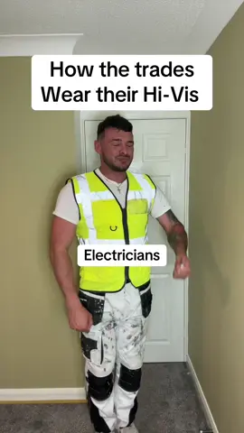 How trades wear their hi vis #trades #construction #DIY #scaffolers #electricians #plumbers #decorators #chippys #carpenters 