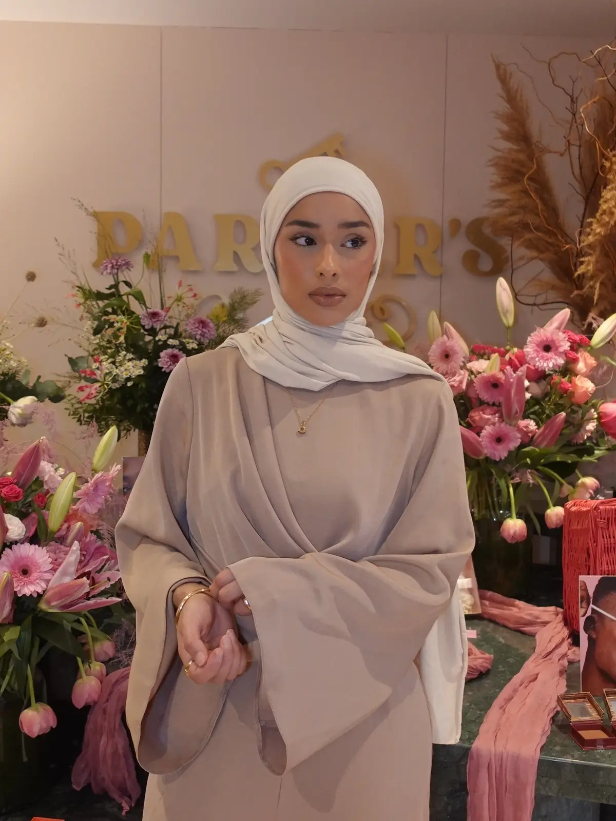a gorgeous evening last week celebrating eid with @Benefit Cosmetics UK 🫶🏽 the theme was a touch of pink if you couldn’t tell!! met some beautiful women and we were fed GOOD - alhamdulillah ✨ #eid #benefitcosmeticsuk 