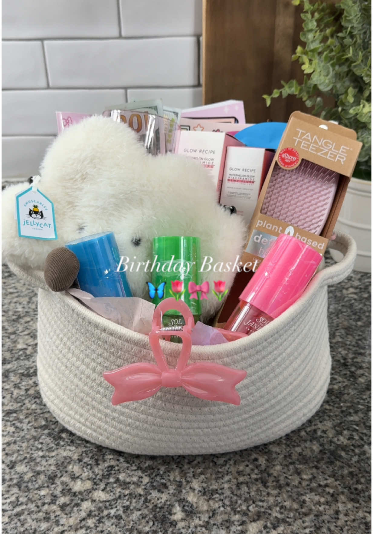 A birthday basket for my girl, filled with all the little things she loves. 🦋🌷🎀🌸 #birthdaybasket #birthdaygiftideas #giftbasket #asmr #aesthetic #giftinspo #birthdaygiftsforher 