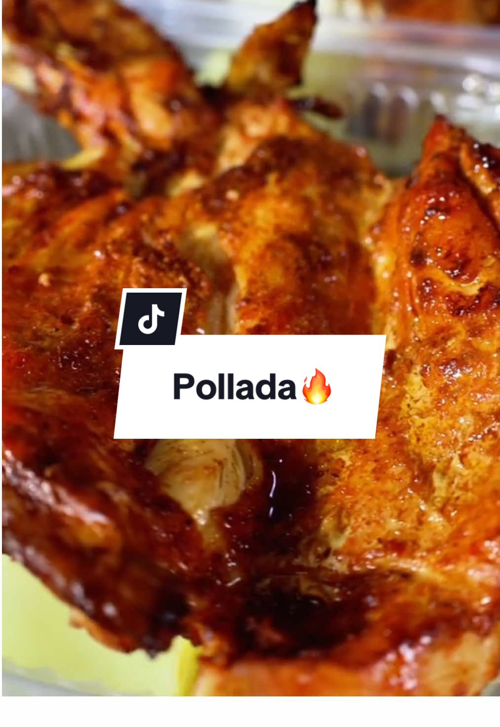 ¿Cómo se inventó la pollada?🇵🇪🙈 En los años 80, cuando muchas familias peruanas enfrentaban una difícil crisis económica, surgió una idea brillante:💡organizar eventos para vender pollo, una carne accesible y fácil de preparar en grandes cantidades. Lo adobaban con los sabores típicos de nuestra cocina peruana, como el ají panca, el vinagre y el comino, y lo servían con papas, arroz o ensalada. Así, la #pollada nació como una forma rápida y económica de recaudar fondos, y hoy sigue siendo el plato perfecto para compartir, disfrutar y celebrar. 🥹🔥 #comidaperuana #lima #arrozconpollo #estofado #ceviche #rappi #comidacriolla #delivery 